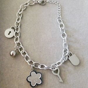 New Silver Tone Charm Bracelet #76